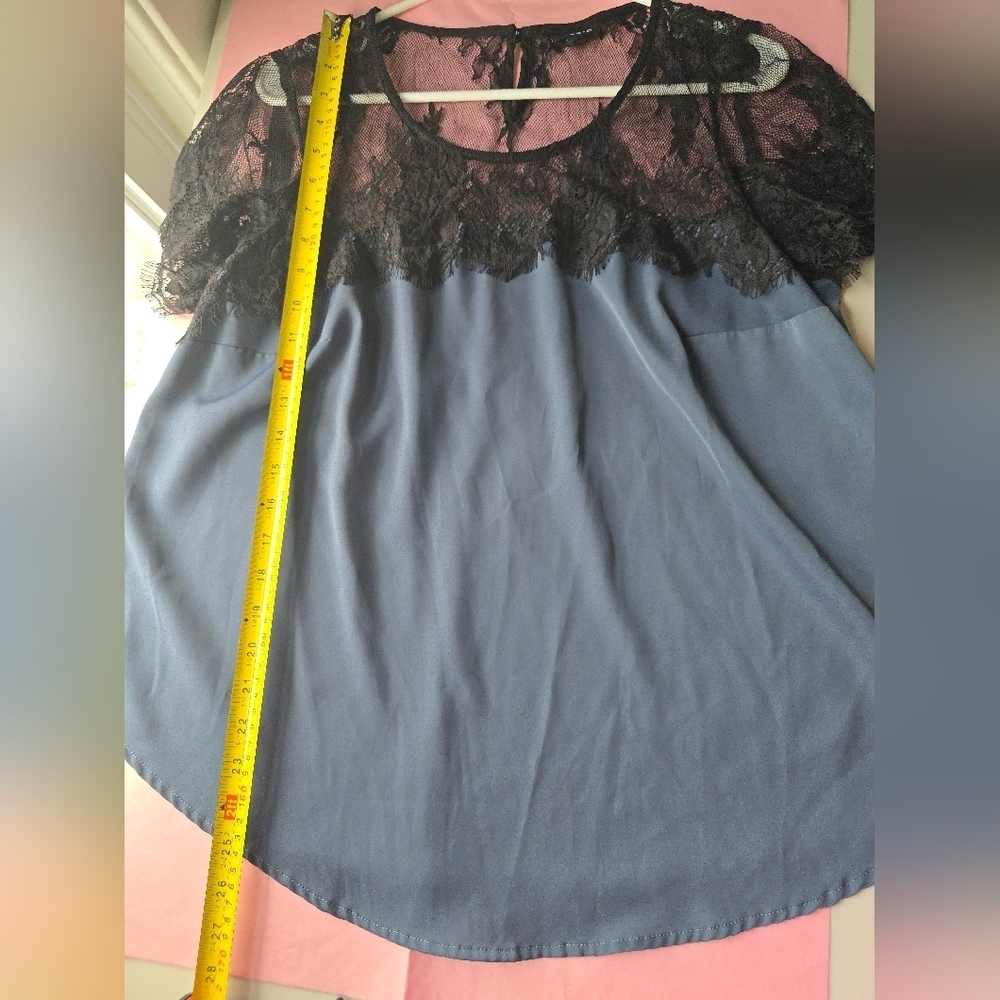 Torrid Teal and Black Lace Blouse 00 - Picture 7 of 8